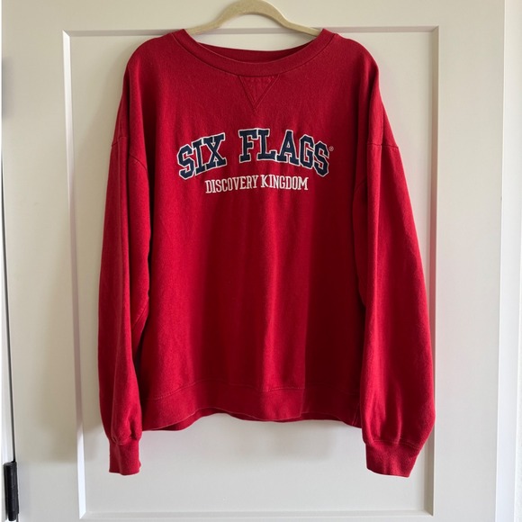 Six flags‎ red Crewneck - Picture 1 of 4